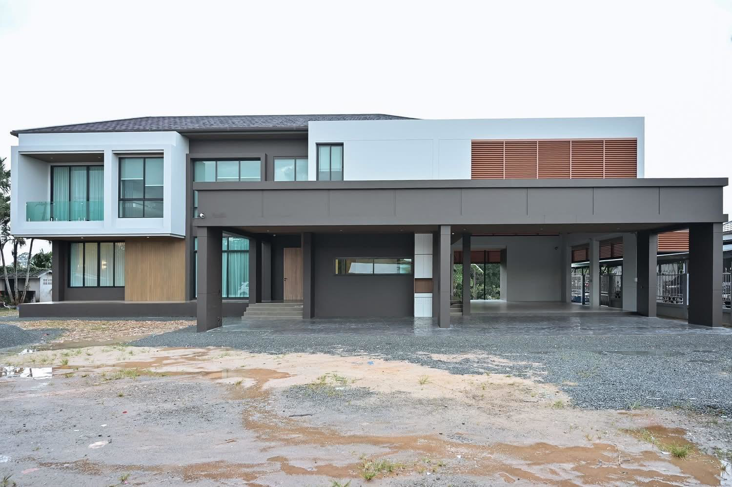 บ้านขาว carport finished site