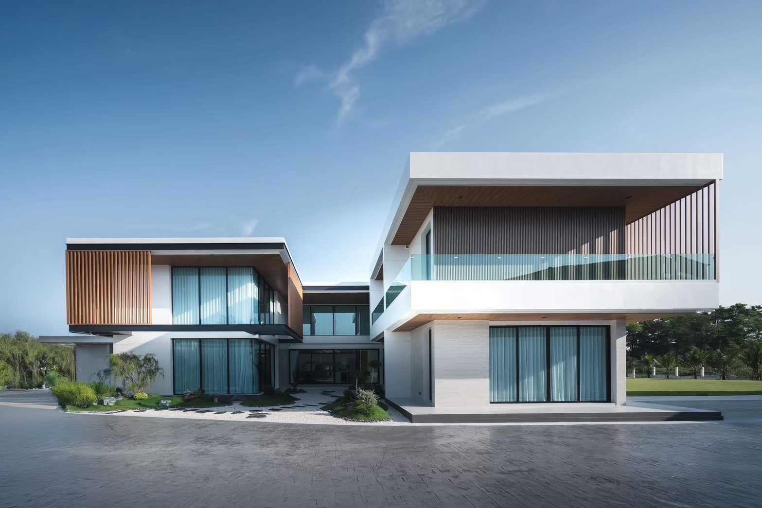 บ้านคุณฟ้า จันทบุรี — Modern Tropical exterior