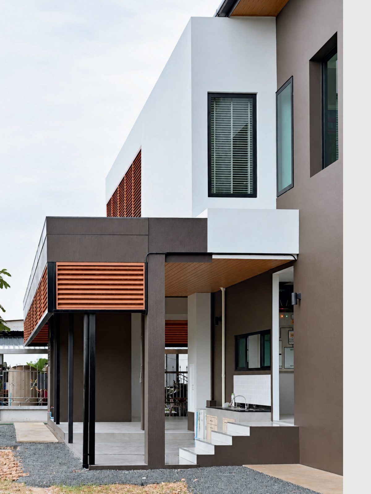 LIGHT & FACADE