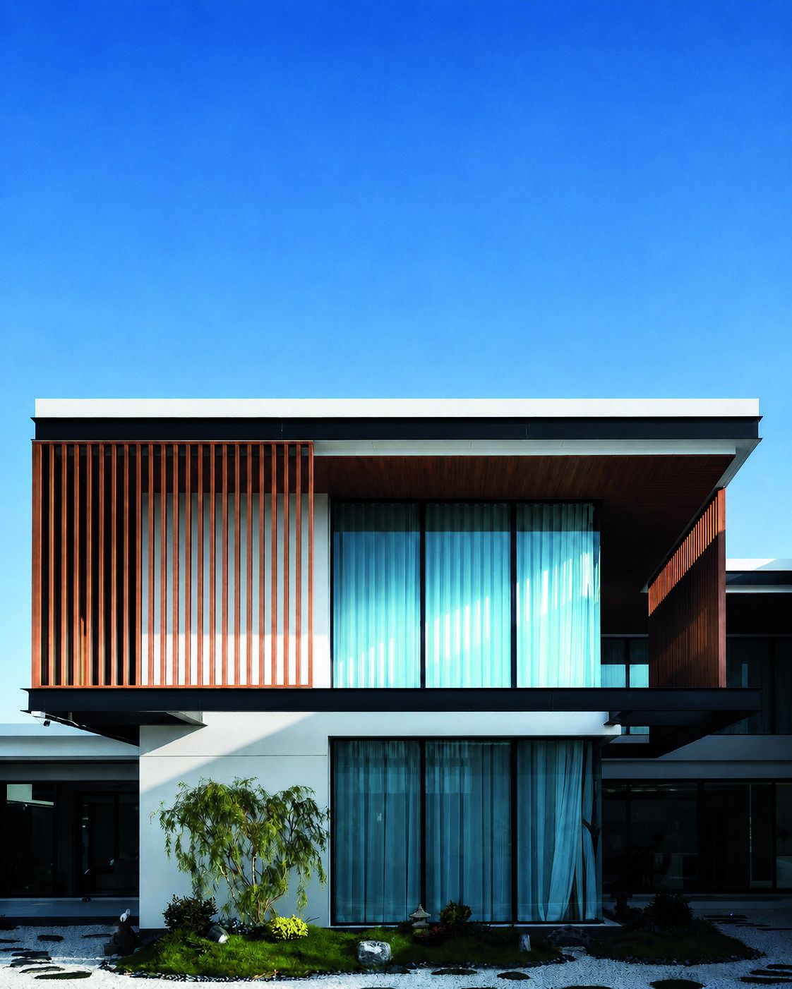 LIGHT & FACADE