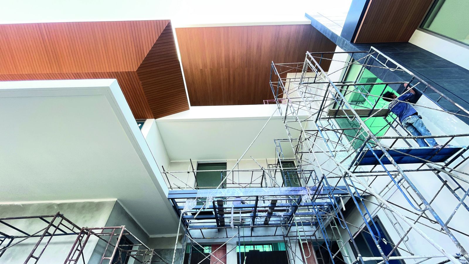 CANTILEVERED ROOF DETAIL