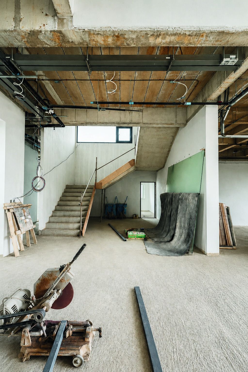 STAIRCASE construction photo
