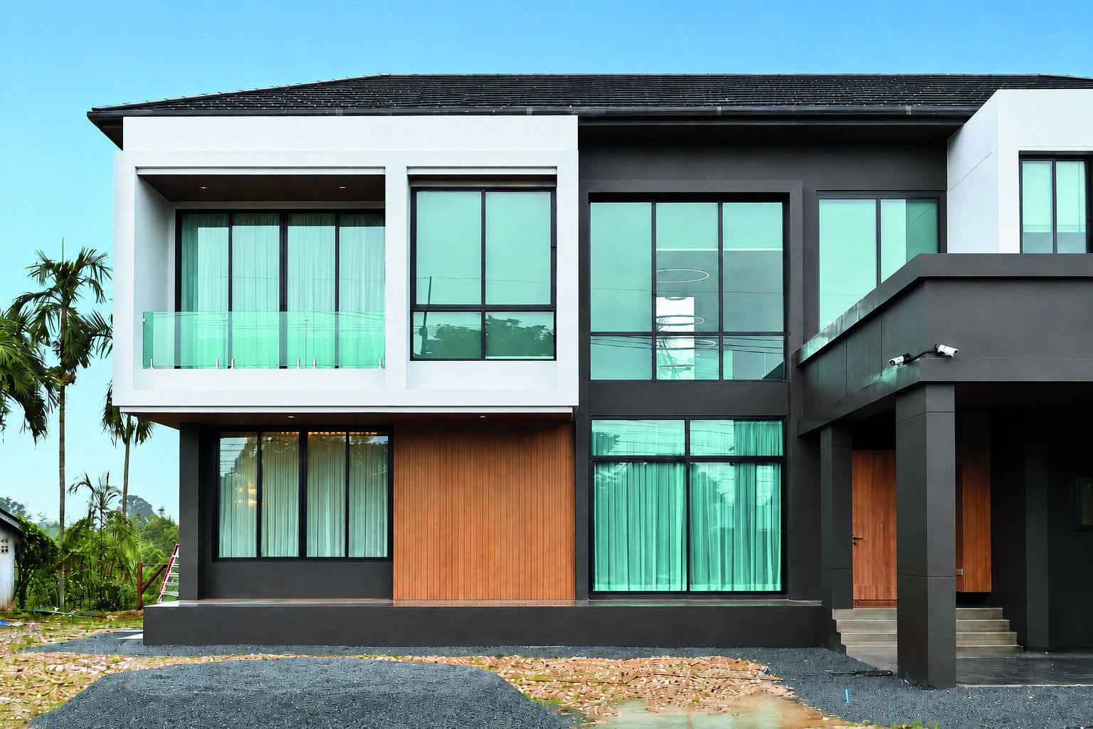 LIGHT & FACADE